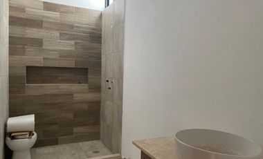 Casa moderna a media cuadra de Avenida San Diego