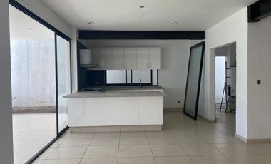 Casa moderna a media cuadra de Avenida San Diego