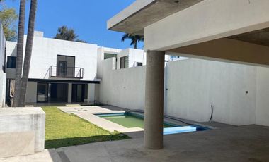 Casa moderna a media cuadra de Avenida San Diego