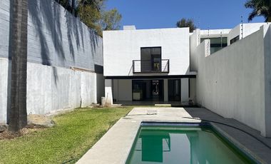 Casa moderna a media cuadra de Avenida San Diego