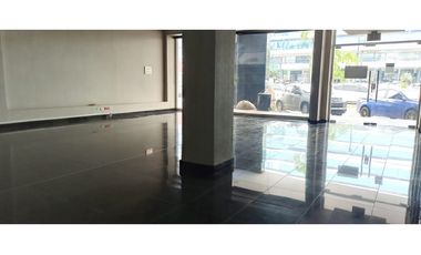 Se Alquilan dos Amplios Locales en Bethania cerca del Dorado Mall.