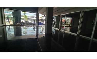 Se Alquilan dos Amplios Locales en Bethania cerca del Dorado Mall.