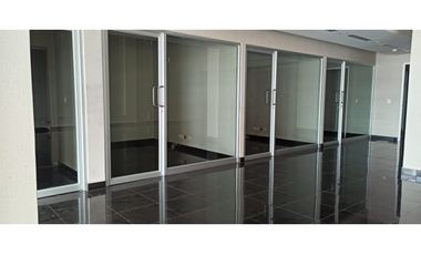 Se Alquilan dos Amplios Locales en Bethania cerca del Dorado Mall.