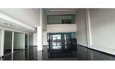 Se Alquilan dos Amplios Locales en Bethania cerca del Dorado Mall.