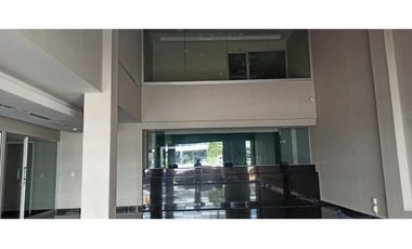 Se Alquilan dos Amplios Locales en Bethania cerca del Dorado Mall.