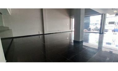 Se Alquilan dos Amplios Locales en Bethania cerca del Dorado Mall.