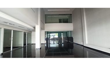 Se Alquilan dos Amplios Locales en Bethania cerca del Dorado Mall.