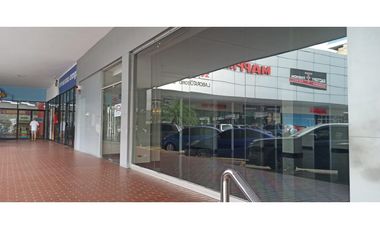 Se Alquilan dos Amplios Locales en Bethania cerca del Dorado Mall.