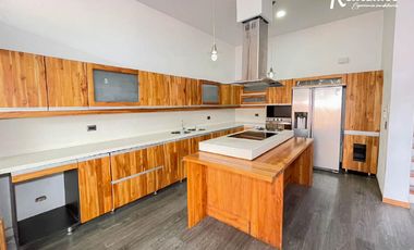casa en venta en el tesoro. Cod V775430