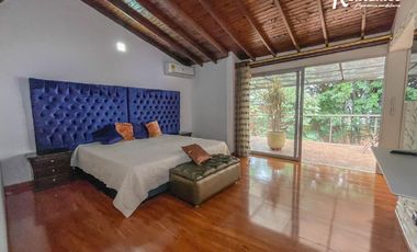 casa en venta en el tesoro. Cod V775430