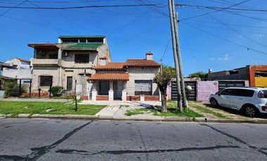 Casa para 2 Familias en venta en Villa Dominico