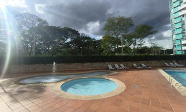 apartamento en arriendo en prados del este. Cod A30201