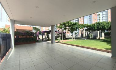 apartamento en arriendo en prados del este. Cod A30201