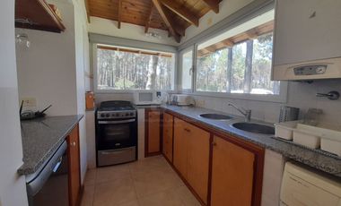 Casa en alquiler temporario de 3 dormitorios c/ cochera en Frontera