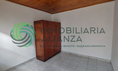 casa en arriendo en casco antiguo. Cod A17393