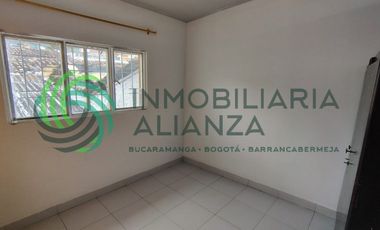 casa en arriendo en casco antiguo. Cod A17393