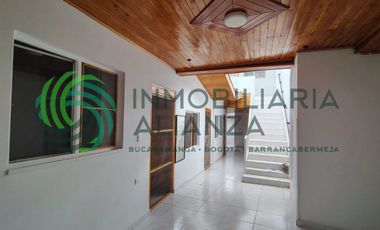 casa en arriendo en casco antiguo. Cod A17393