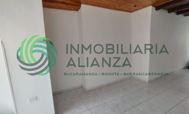 casa en arriendo en casco antiguo. Cod A17393