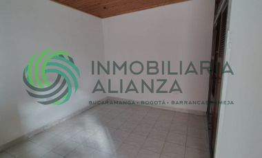 casa en arriendo en casco antiguo. Cod A17393