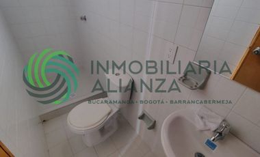 casa en arriendo en casco antiguo. Cod A17393
