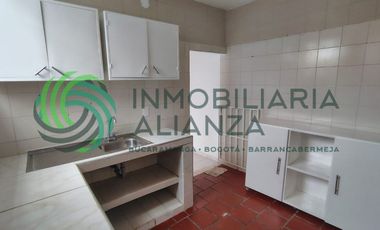 casa en arriendo en casco antiguo. Cod A17393