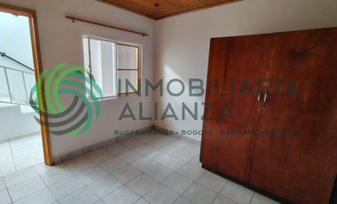 casa en arriendo en casco antiguo. Cod A17393