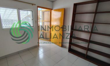 casa en arriendo en casco antiguo. Cod A17393