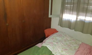 CASA AMERICANA DE 3 AMBIENTES A UNA CUADRA DE AV.MARQUEZ.