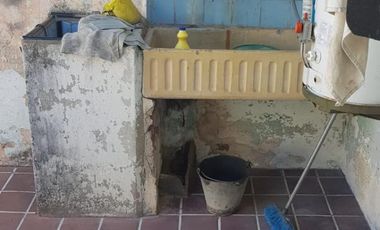 CASA AMERICANA DE 3 AMBIENTES A UNA CUADRA DE AV.MARQUEZ.