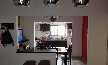 Casa PH en venta en Bernal Oeste