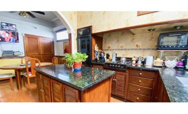 Chalet con Departamento en Venta Zona: Pompeya