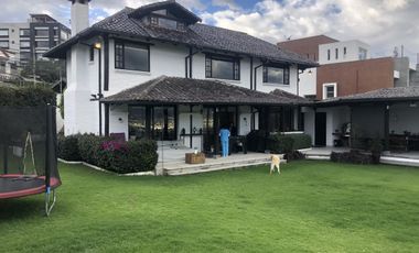 Muy buena casa de venta con espectacular vista, Santa Lucía Alta, Cumbayá