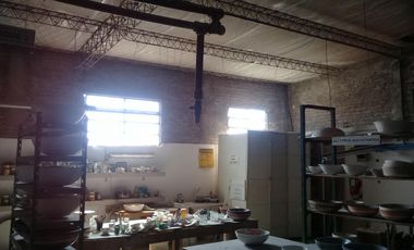 EXCELENTE GALPON TECHO DE LOZA Y ENTREPISO.