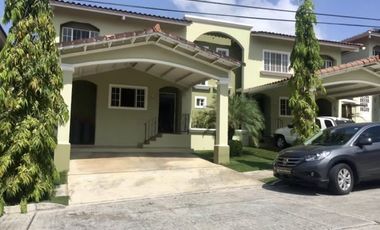 SE VENDE HERMOSA CASA EN VILLA LUCRE