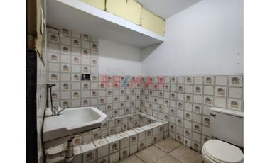 Amplia Casa Precio De Ocasion En Urb. Piura