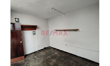 Amplia Casa Precio De Ocasion En Urb. Piura