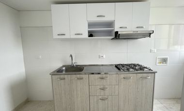apartamento en arriendo en prados del este. Cod A5748