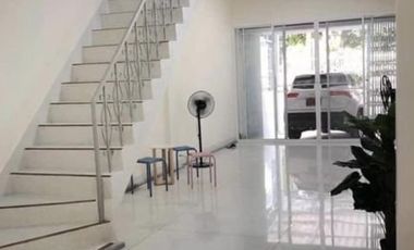 ขายพร้อมผู้เช่า Townhouse ในสุขุมวิท 65