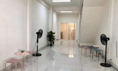 ขายพร้อมผู้เช่า Townhouse ในสุขุมวิท 65