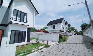 Rumah 2 Lantai Milenial Dalam Perum
