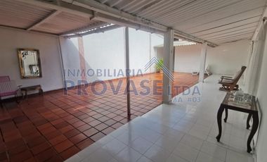 CASA-LOCAL en VENTA en Los Patios Once de Noviembre
