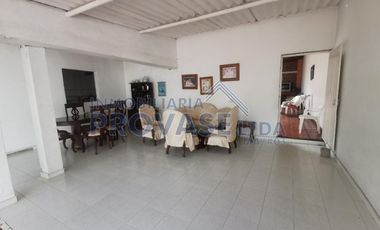 CASA-LOCAL en VENTA en Los Patios Once de Noviembre
