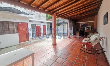 CASA-LOCAL en VENTA en Los Patios Once de Noviembre