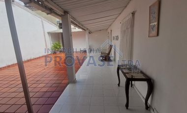 CASA-LOCAL en VENTA en Los Patios Once de Noviembre