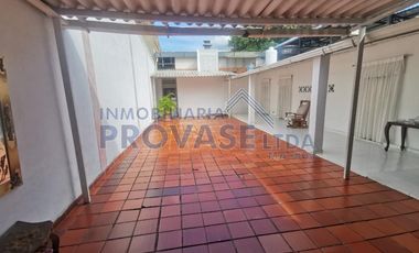 CASA-LOCAL en VENTA en Los Patios Once de Noviembre