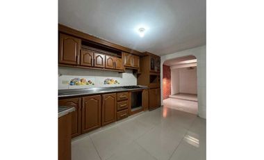 VENDO CASA  BARRIO LAS FLORES
