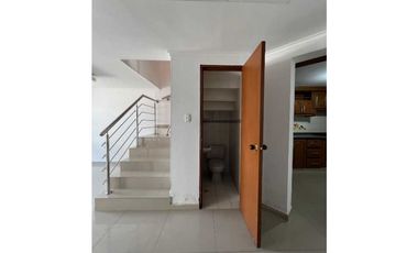 VENDO CASA  BARRIO LAS FLORES