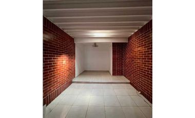 VENDO CASA  BARRIO LAS FLORES