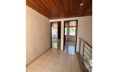 VENDO CASA  BARRIO LAS FLORES