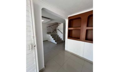 VENDO CASA  BARRIO LAS FLORES